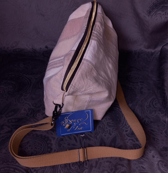 Lithéa – Sac à main à bandoulière rayé crème, élégant et pratique