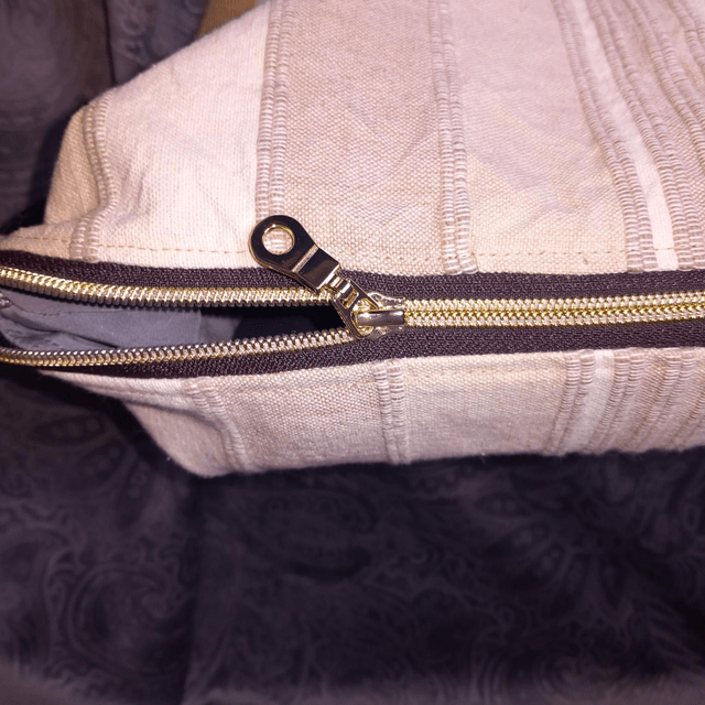 Lithéa – Sac à main à bandoulière rayé crème, élégant et pratique