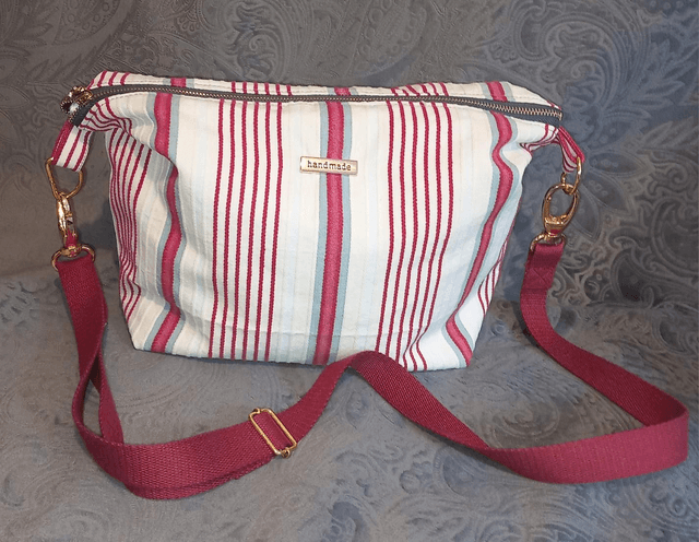 Escapade – Le Sac Bandoulière Élégant en Toile de Coton avec Détails Dorés