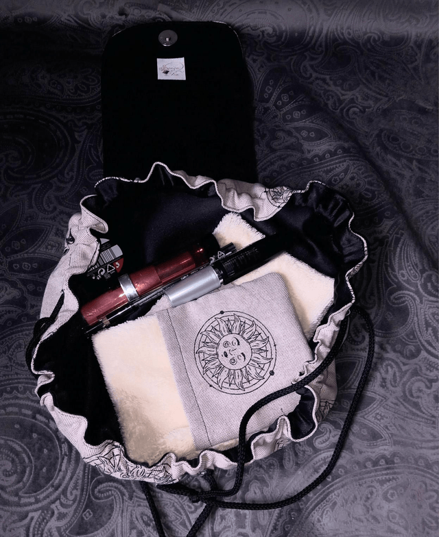 Douce Aura – Trousse de maquillage avec gants démaquillants.