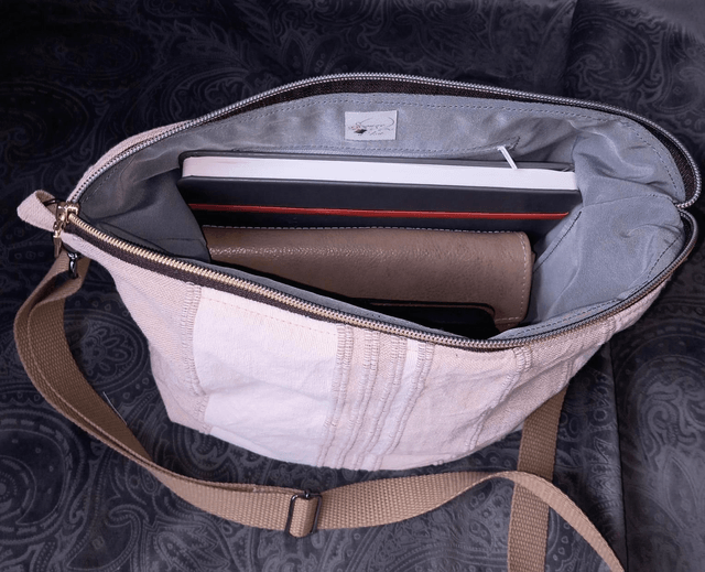 Lithéa – Sac à main à bandoulière rayé crème, élégant et pratique