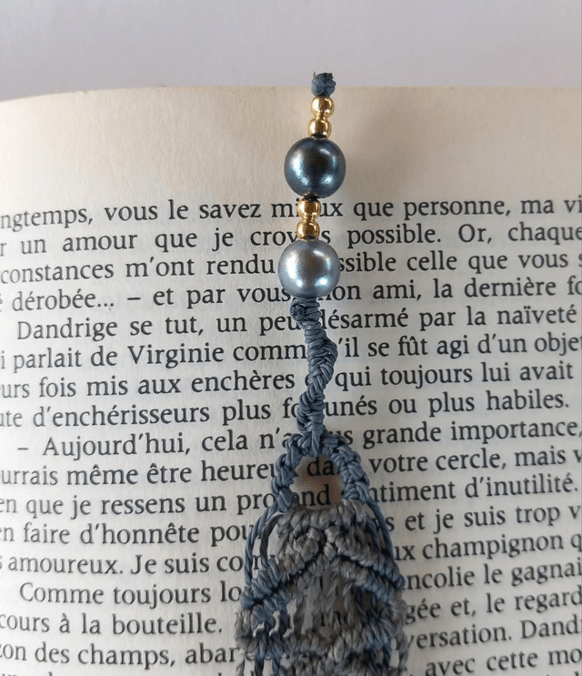 Marque page micro-macramé gris bleu 