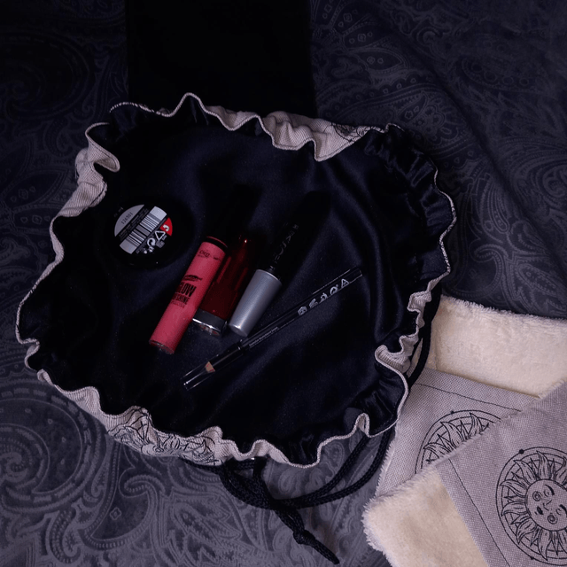Douce Aura – Trousse de maquillage avec gants démaquillants.