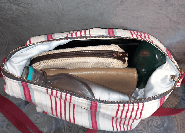 Escapade – Le Sac Bandoulière Élégant en Toile de Coton avec Détails Dorés
