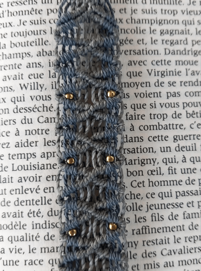 Marque page micro-macramé gris bleu 