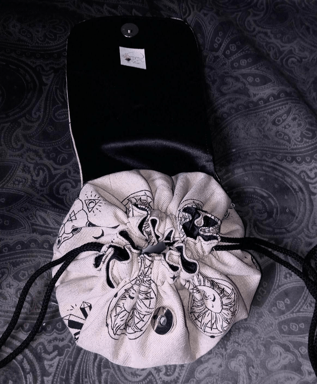 Douce Aura – Trousse de maquillage avec gants démaquillants.