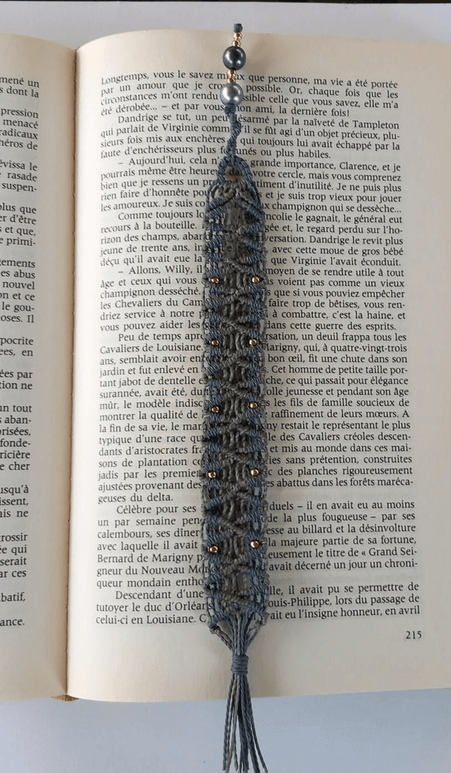 Marque page micro-macramé gris bleu 
